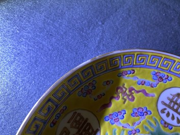 Een Chinees famille rose 'verjaardagsbord', Guangxu merk en periode